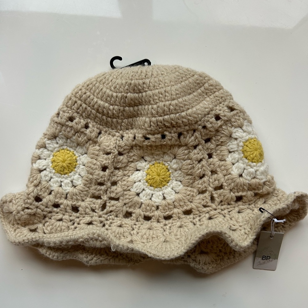 NWT Daisy Crocheted BP Hat